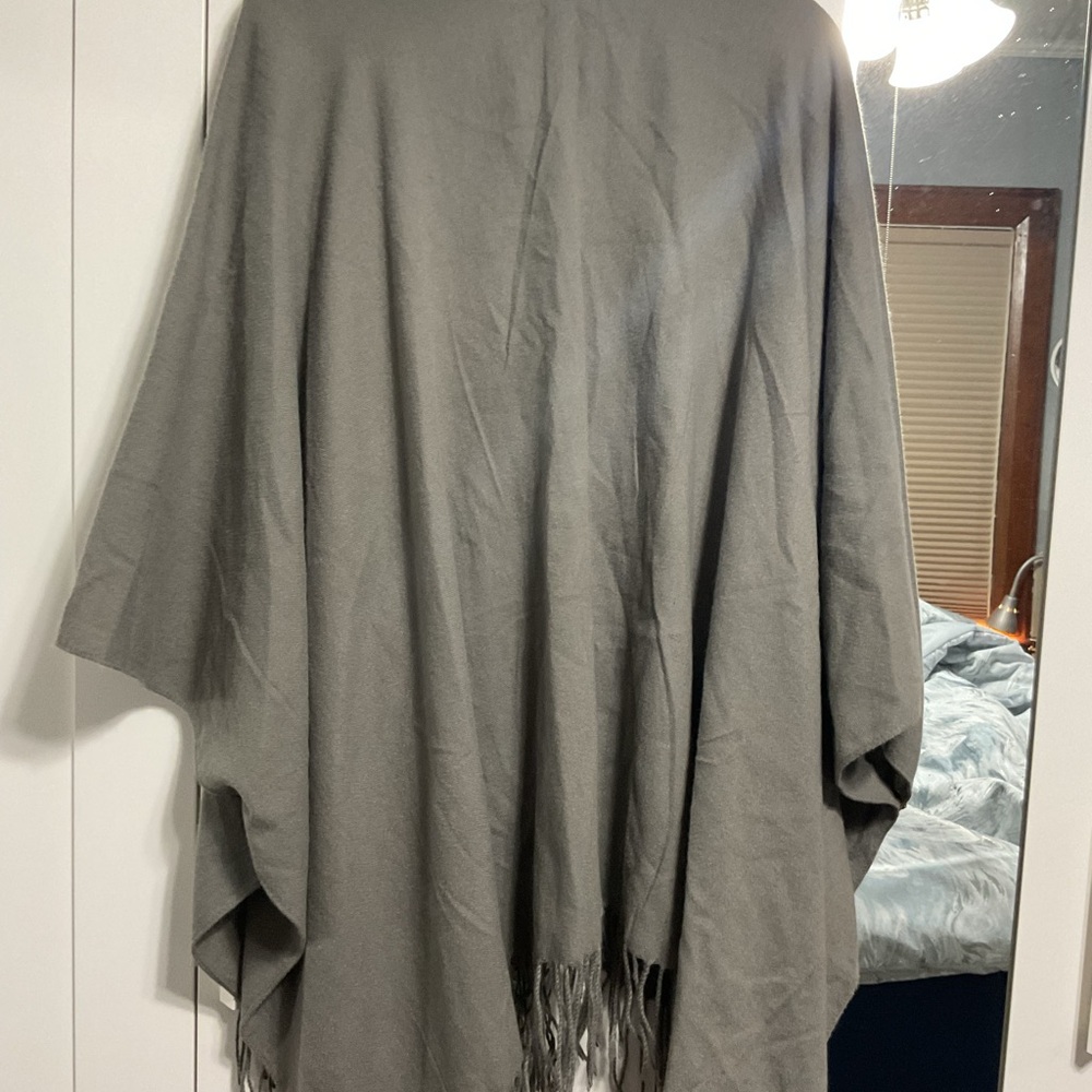Shawl/poncho. - Picture 6 of 7